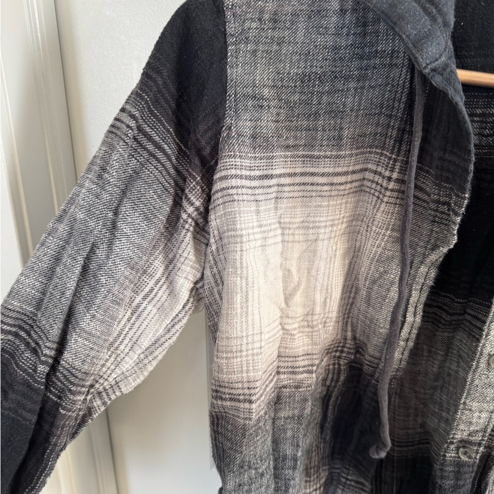 American Eagle Outfitters Black and White Plaid Hooded Flannel - Picture 3 of 4
